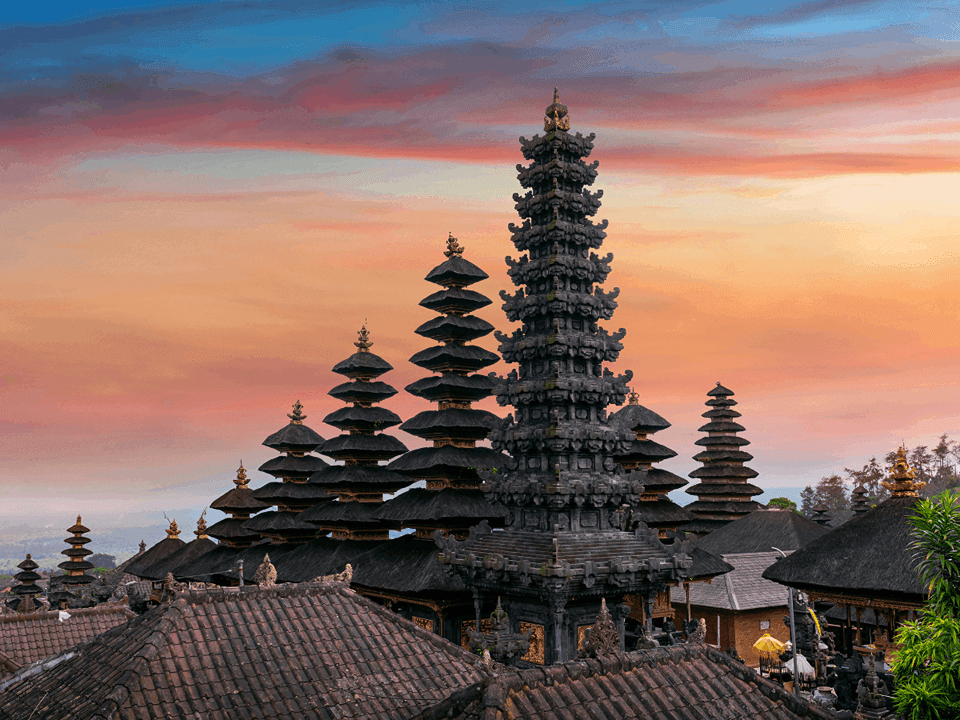 Panorama des Besakih-Tempels mit Blick auf den Gunung Agung
